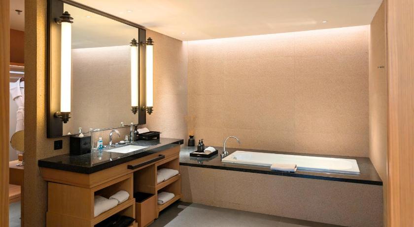 Hotel Tentrem Jakarta - image 6
