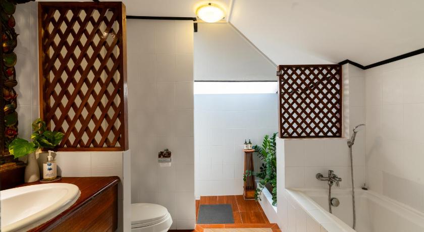 รูปของดีลักซ์ มีระเบียง วิวทะเลสาบ (Lake View Deluxe Room with Balcony) 2