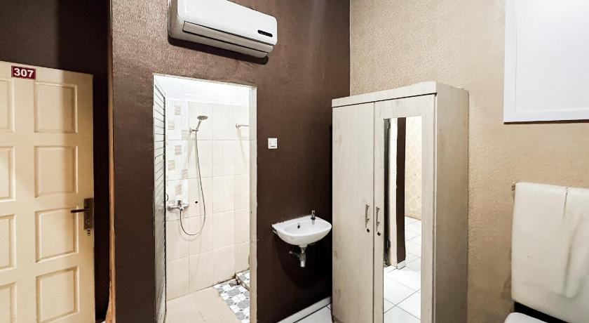 OYO 359 Executive Inn - image 21