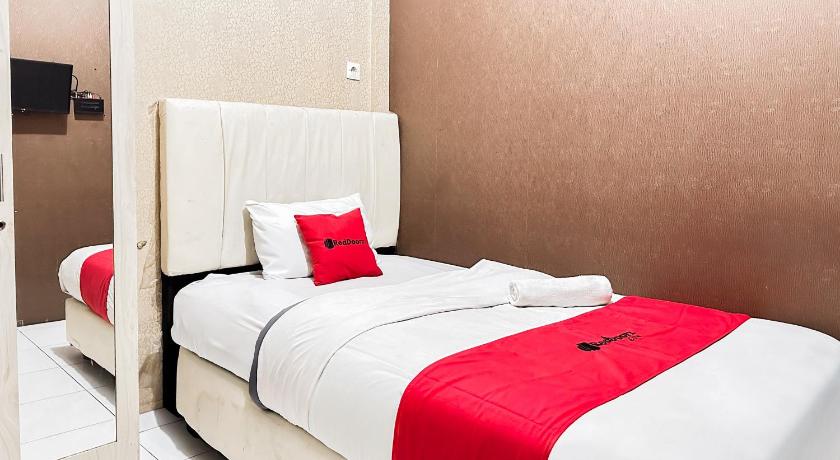 OYO 359 Executive Inn - image 30
