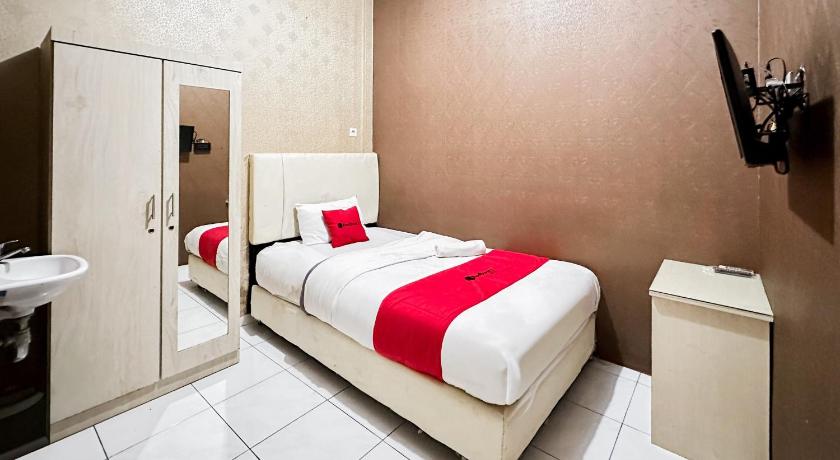 OYO 359 Executive Inn - image 28