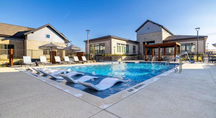 셔먼 (TX) A plus Location WorkerFriendly KINGbed Pool Gym Modern 4성급 숙소 수영장