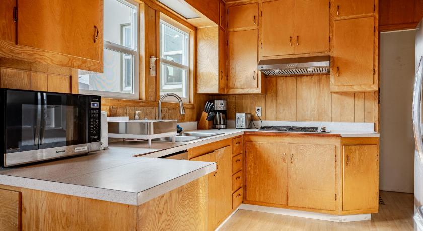 Albany (CA) Cozy 5-Bedroom House, Perfect for Family and Work Groups 4-Star Accommodation lobby