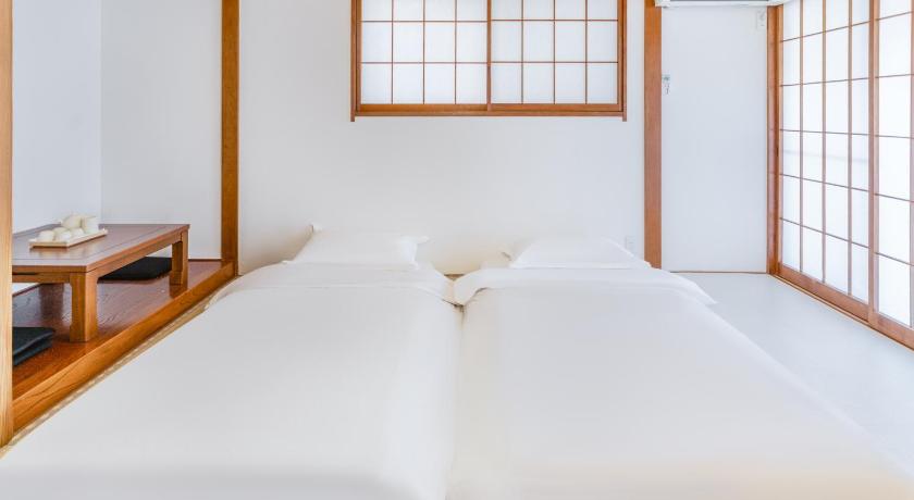 도쿄 / 동경 102Room,Free parking just a 7-minute walk from Koiwa tram stop This spacious 75-square-meter flats f 숙소 스위트룸