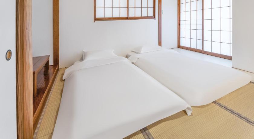 도쿄 / 동경 102Room,Free parking just a 7-minute walk from Koiwa tram stop This spacious 75-square-meter flats f 숙소 객실