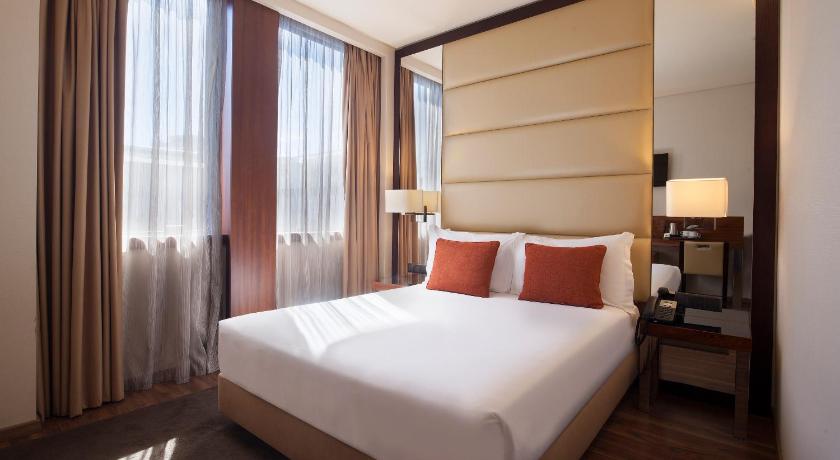 Image of Deluxe Double Room with Avenue View 0