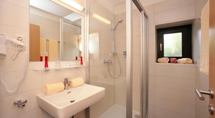 Image of Superior Double Room with Balcony 2