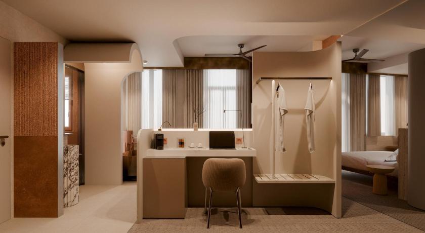 Image of Deluxe Suite with Sea View 5