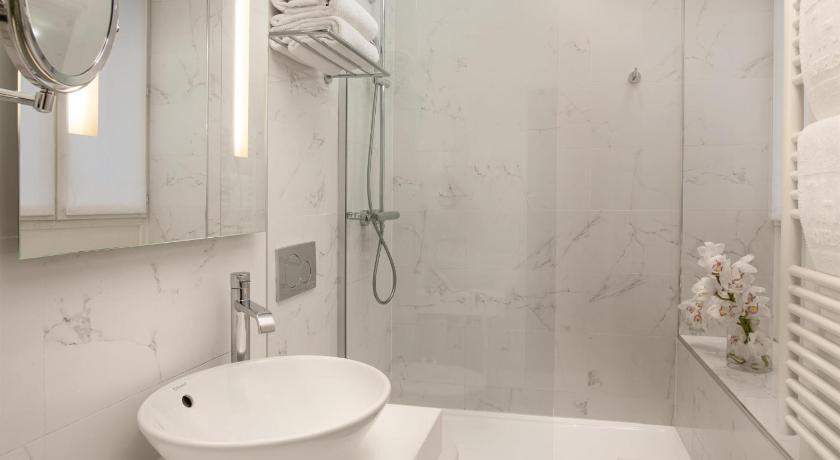 Image of Junior Suite 8