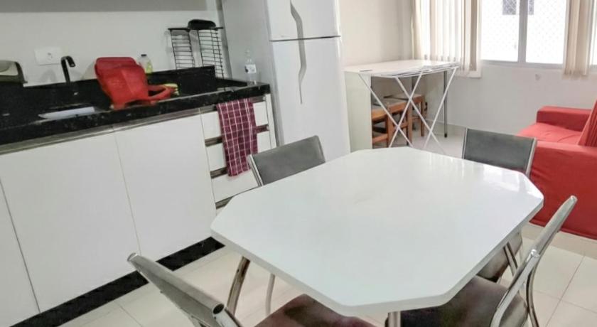 Loft 80 metros do mar na Praia Central com garagem