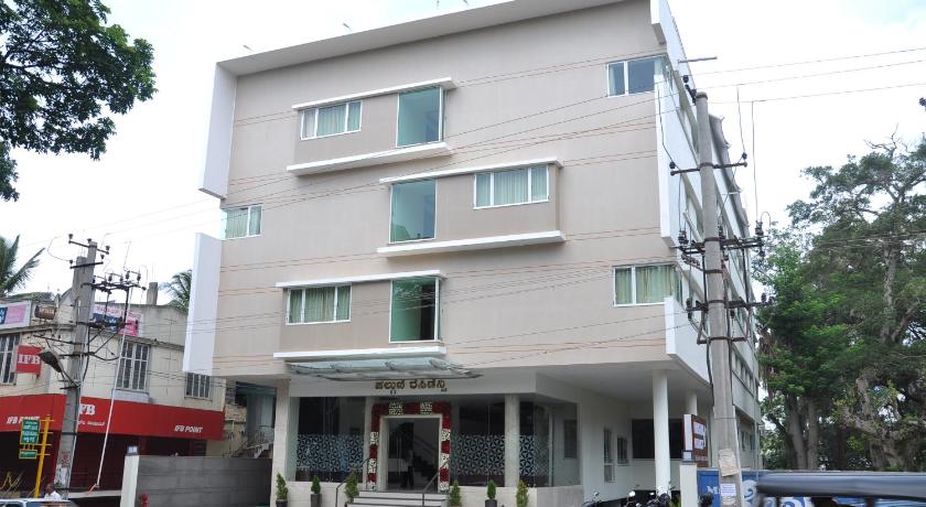 ハサン Palguni Residency  3つ星 ホテル プール