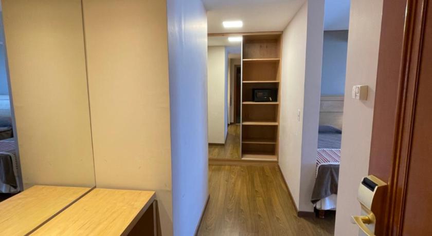 Image of Superior Family Room with Lake View 16