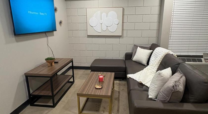Birmingham Casa Oasis 2-Star Accommodation pool