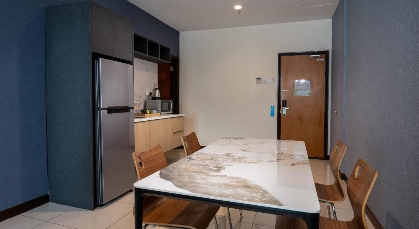 Image of Deluxe Two-Bedroom Apartment 11