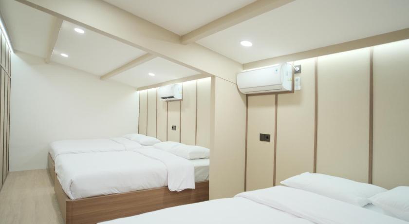 INSAHAUS Guest House Malang - image 14