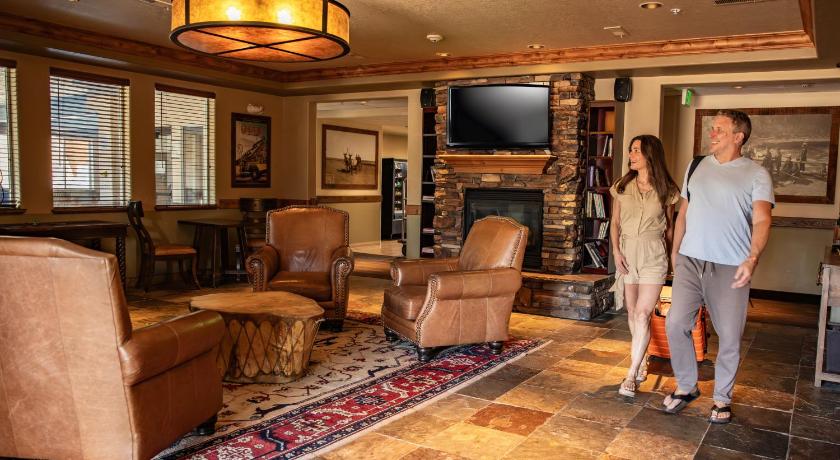 웨스트 옐로우스톤 (MT) Yellowstone Park Hotel 2성급 숙소 수영장