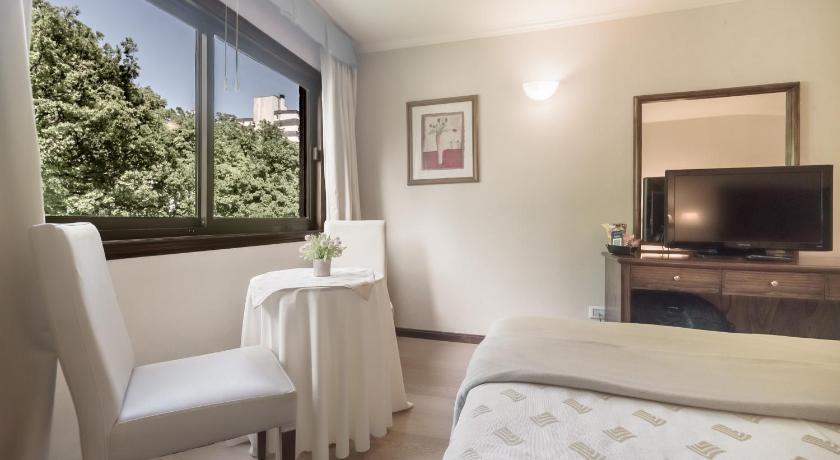 Image of Superior Triple Room 8