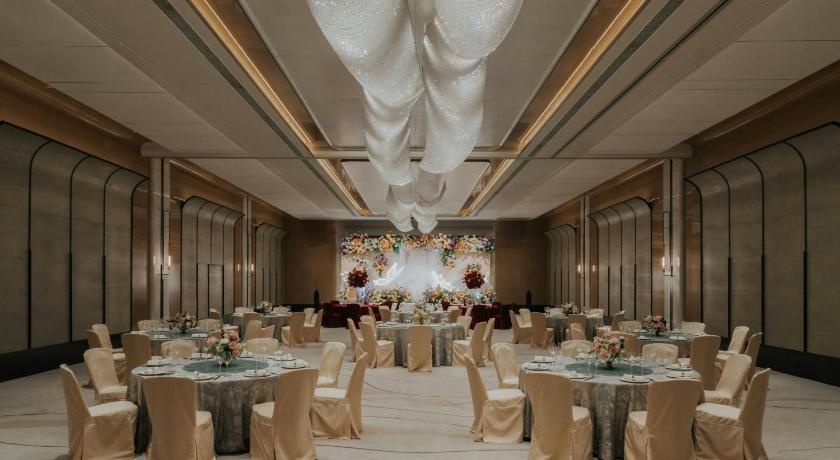 Sheraton Hong Kong Hotel & Towers - image 5