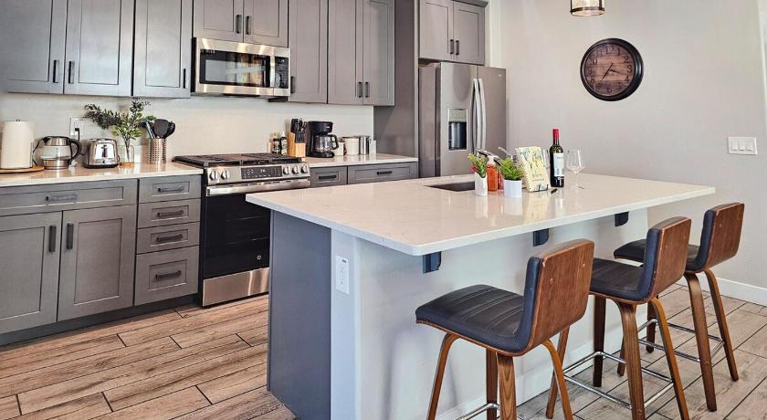 Goodyear (AZ) Desert Oasis Retreat , Heated Pool , Pet Friendly! 4-Star Accommodation view