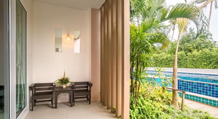 Image of Deluxe Double Pool View 14