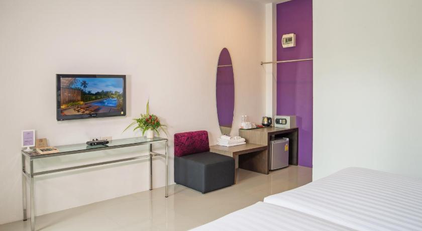 Image of Deluxe Pool View Twin Bed 7