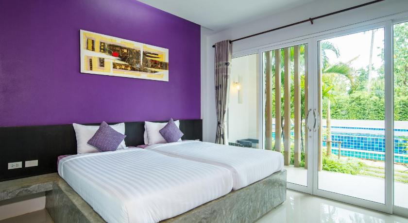 Image of Deluxe Pool View Twin Bed 0
