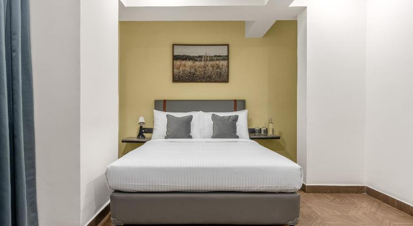 Standard Queen Room