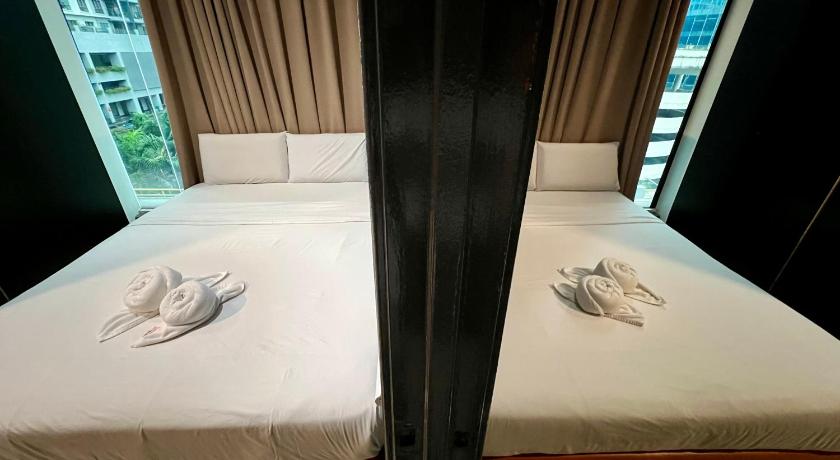 Image of Standard Queen Room with Two Queen Beds 1