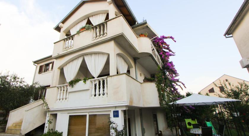 Apartments Petrina — Hotel in Biograd na Moru