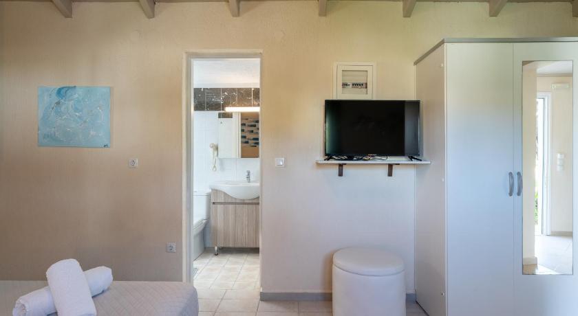 Image of Studio (3 Adults) 8