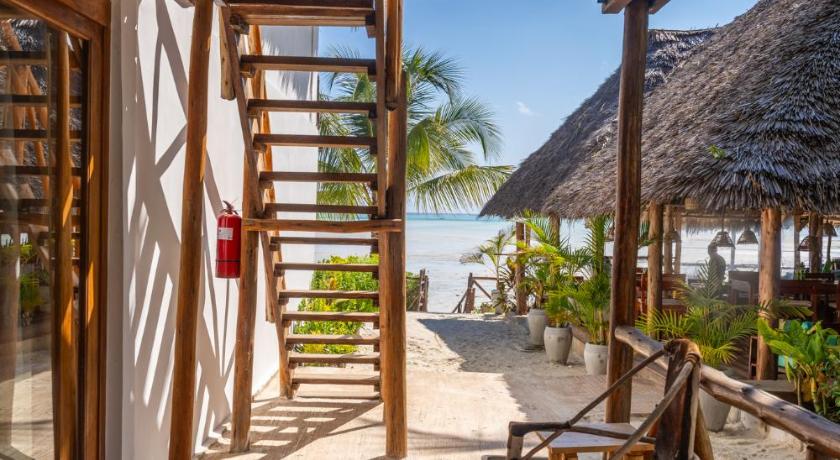 Zanzest Beach Bungalows - image 10