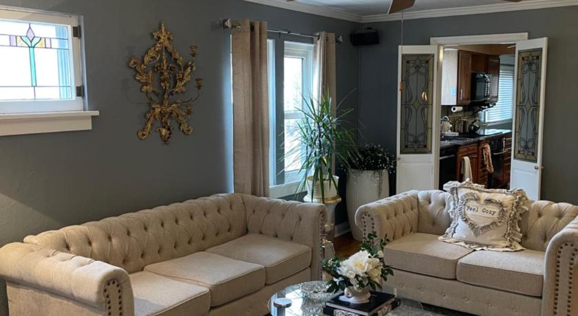 セントルイス (MO) Splendid Room in House 10 mins to Airport 4つ星 宿泊施設 スイート
