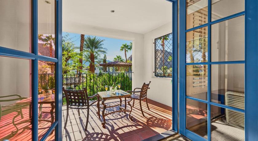 LV027 Upstairs Studio Overlooking Lap Pool
