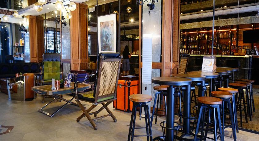 a restaurant with tables, chairs, and tables with umbrellas, 3 Door Hotel in Tainan