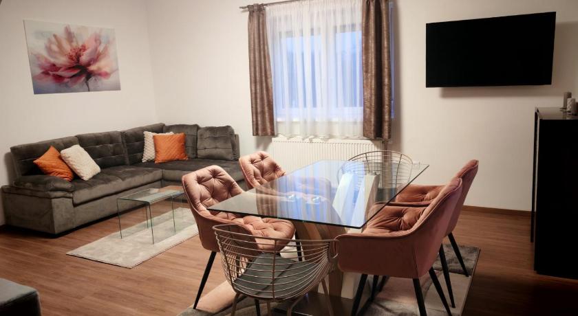 President Apartmanhaz - Nincs szomszed - Egy idoben,egy tarsasag -