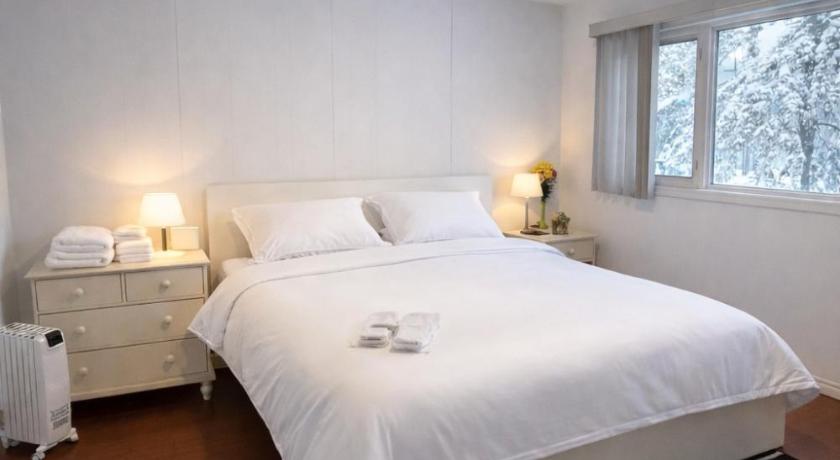 Image of King Room with Spa Bath 4