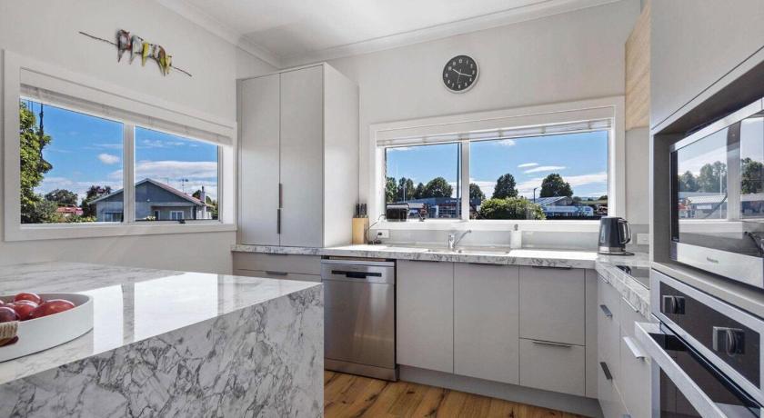 In CBD! 3bed! LOTR Cinema Experience! All Perks!
