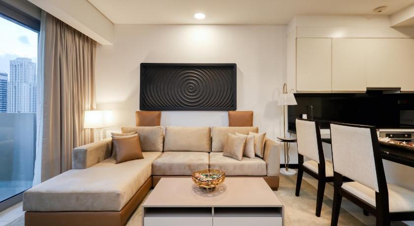 Image of One-Bedroom Apartment with Balcony and Water View 3