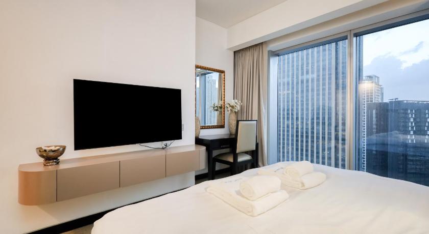 Image of One-Bedroom Apartment with Balcony and Water View 8