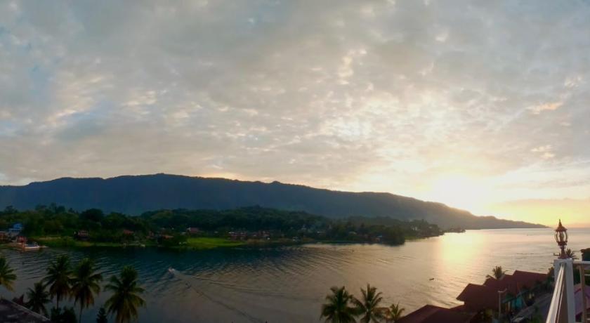 TAMA VIEW – Tuktuk Siadong, ID