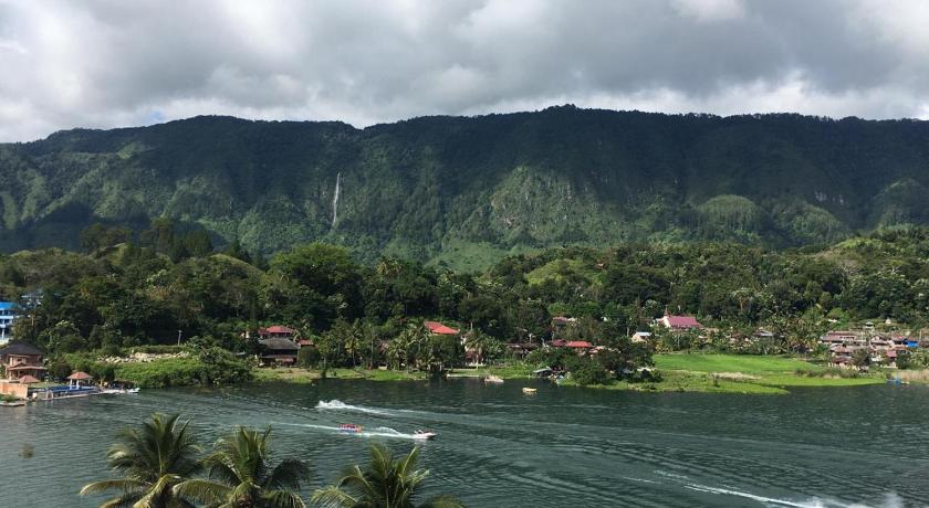 TAMA VIEW – Tuktuk Siadong, ID