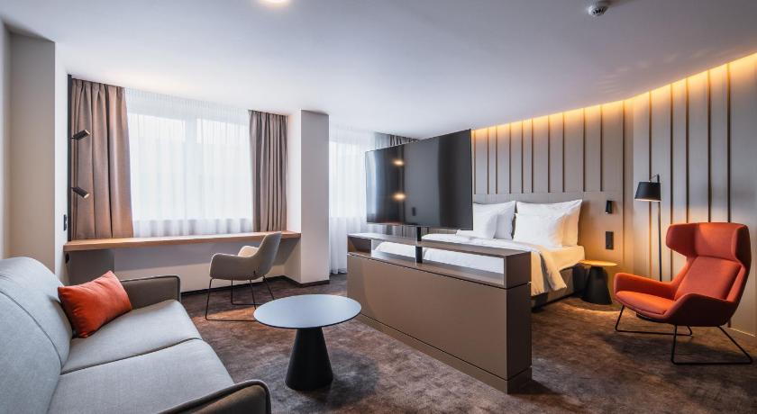 Image of Executive Suite with Free Pool Access 1