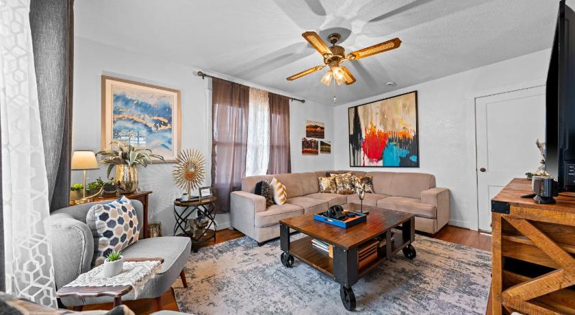 弗雷德里克斯堡 Primrose Cottage - Fire Pit & Close to Downtown 4星级 住宿 套房