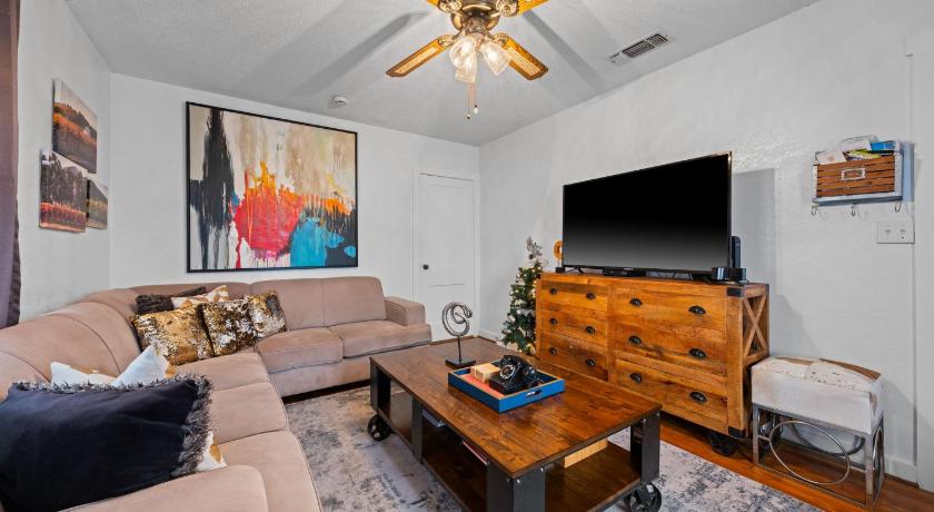 弗雷德里克斯堡 Primrose Cottage - Fire Pit & Close to Downtown 4星级 住宿 大堂