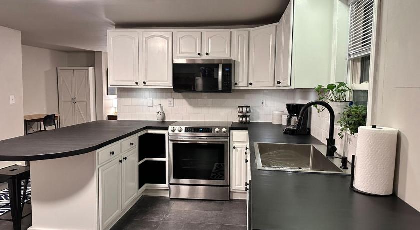 프로비던스 (RI) Bright 2-Bedroom Apartment in Federal Hill with Parking, Walk to Atwells Ave 4성급 숙소 외관