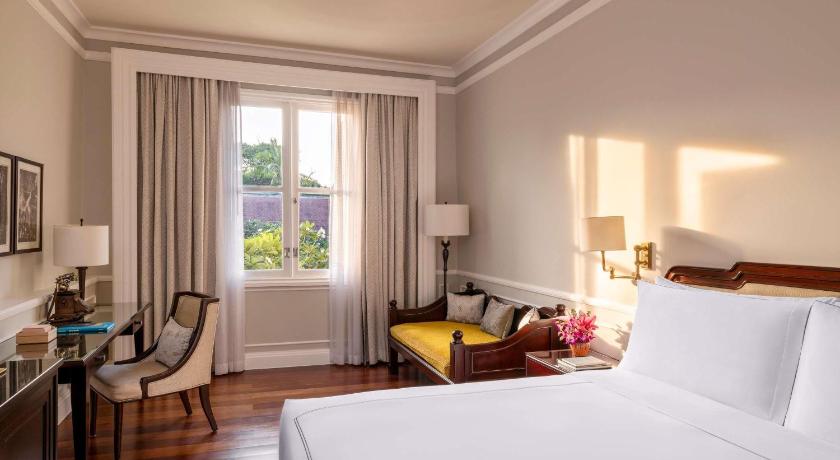 Image of State Room King Bed 5