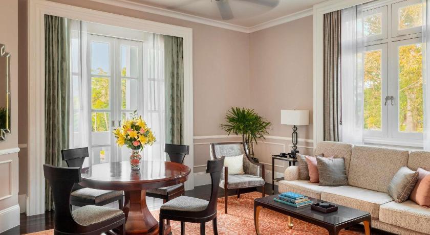 Image of Landmark Room King 4