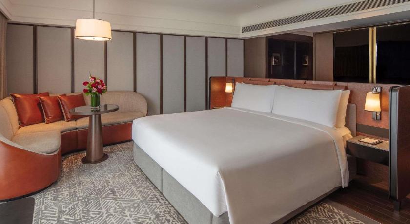 รูปของDeluxe, 1 King with Balcony, City View 4