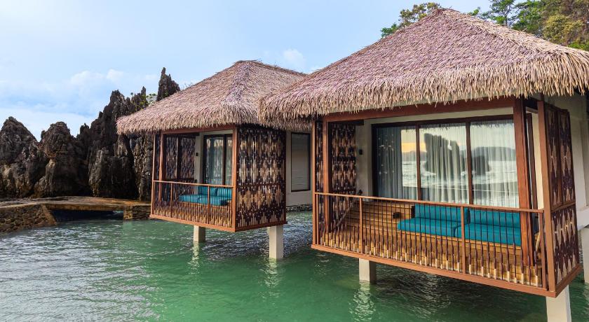 Image of 1 King Bed, Water Villa 6