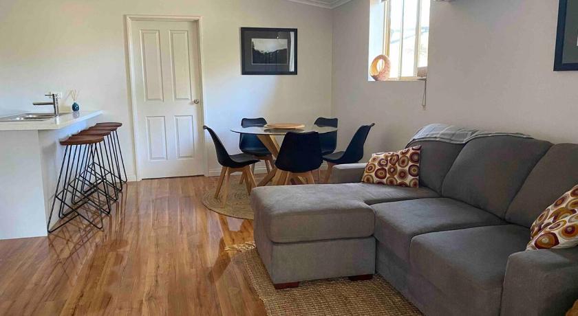Modern spacious apartment, Airconditioned, WIFI & coffee machine